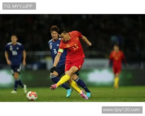 重庆足球队在杯赛积分榜上以79分稳居第一名展现强劲实力