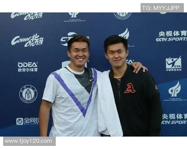 重庆网球队在城市联赛中以80分稳居榜首展现强劲实力 重庆网球队在城市联赛中以80分稳居榜首展现强劲实力